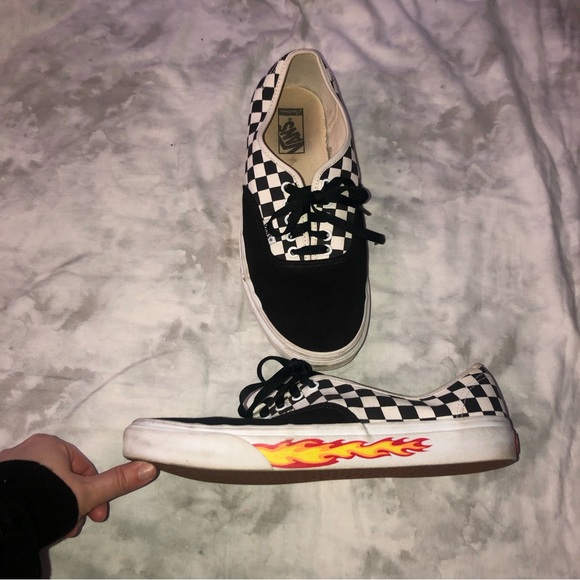 Men’s Vans Checkered Flame Low Top Sneakers - Picture 8 of 9